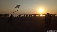 Sebuah layang-layang yang baru saja diterbangkan (Ibnu Munsir/detikTravel)