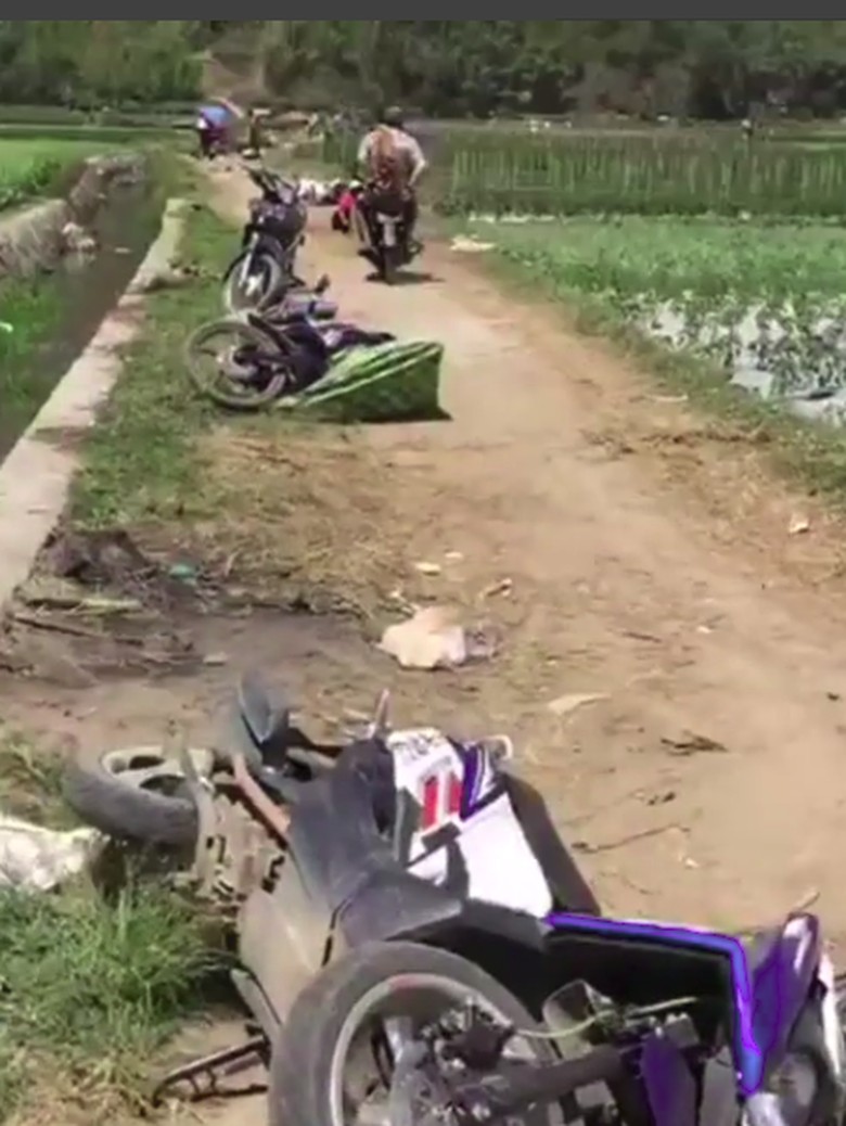 Diguncang Gempa, Warga Sembalun Lombok Lari Tinggalkan Motornya Diguncang Gempa, Warga Sembalun Lombok Lari Tinggalkan Motornya