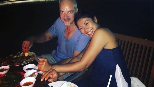 Mesranya Anggun C Sasmi dan Christian Saat Makan Duren dan Seafood Bareng