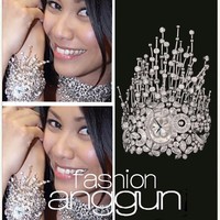 Bracelet-Montre Carnet de Bal Diamond White Gold Ladies Watch, itulah nama seri jam tangan Audemars Piguet yang dipakai Anggun C. Sasmi di foto ini. Bentuk jam tangan begitu unik dan harganya pun fantastis, mencapai US$ 1.174.188 atau sekitar Rp 17 miliar. Terbuat dari emas putih 18 karat, jam tangan ini dihiasi 1.039 berlian. (Foto: Instagram/@fashion.anggun)