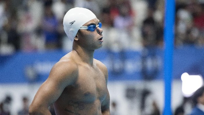 Perenang Indonesia I Gede Siman Sudartawa bersiap mengikuti renang 100 meter Gaya Punggung Putra Asian Games ke-18 Tahun 2018 di Aquatic Centre, kompleks Gelora Bung Karno, Jakarta, Minggu (19/8). ANTARA FOTO/INASGOC/Rosa Panggabean/Spt/18.