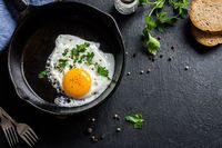 Telur Goreng Gosong dan Keras? Bisa Jadi Karena 5 Kesalahan Ini