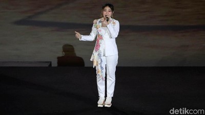 Aksi Via Vallen di Seremoni Pembukaan Asian Games