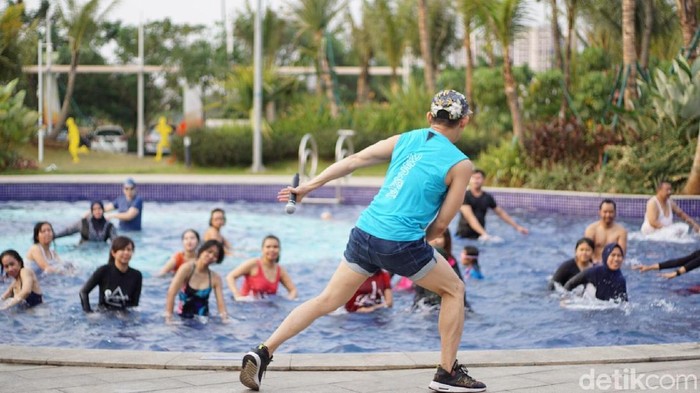 Zumba di Air, Bagaimana Ya Rasanya?
