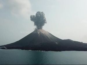Anak Krakatau 94 Kali Meletus, Status Masih Aman