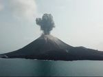 Anak Krakatau 99 Kali Meletus, Muntahan Lava Sampai ke Laut