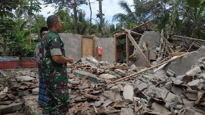 Foto: Dampak gempa 6,5 SR di Lombok (dok. BNPB) Foto: Dampak gempa 6,5 SR di Lombok (dok. BNPB)