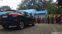 Mahar yang dikasih mulai dari uang tunai ratusan juta hingga mobil berjenis compact SUV. (Zul-detik)
