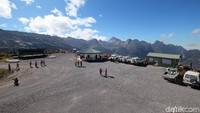 Grasberg sendiri berada di ketinggian 4.200 mdpl. Ketika musim dingin, di area ini kabarnya bisa mencapai suhu minus 5 derajat celcius.