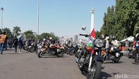 120 anggota klub motor Royal Riders Indonesia melakukan konvoi motor dalam rangkaian acara Parade Kemerdekaan 2018. Acara iring-iringan motor tersebut membawakan tema Historical Riding.