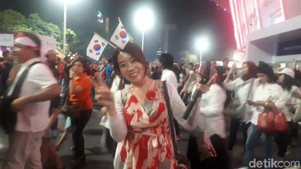 Sun-ji Kwak dari Korea Selatan di pembukaan Asian Games 2018.
