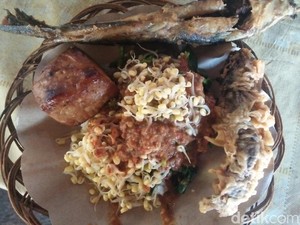 Sedep Poll! Sego Pecel Semanggi Legendaris Racikan Mbah Warno
