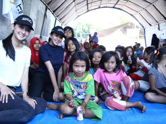 Trauma healing yang diberikan berupa mendongeng dan bernyanyi bersama. Intinyanya, semua aktivitas yang sifatnya menghibur dan memotivasi anak-anak, ujar Ayi Subing, Koordinator Humas Puteri Indonesia, yang ikut bersama rombongan, kepada Wolipop. (Foto: Dok. Yayasan Puteri Indonesia)