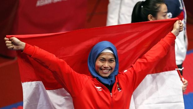 Defia Rosmaniar berhasil meraih medali emas pertama untuk Indonesia di Asian Games 2018. (