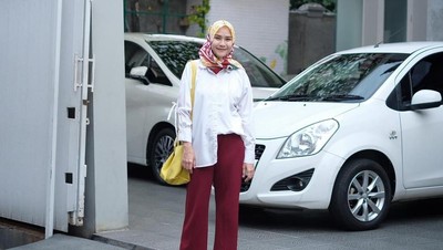 HUT ke-73 RI, Intip Gaya Hijab Merah-Putih Zaskia Mecca hingga Dian Pelangi