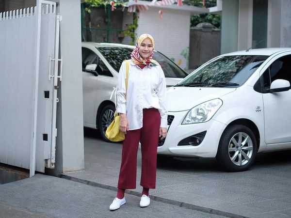 HUT ke-73 RI, Intip Gaya Hijab Merah-Putih Zaskia Mecca hingga Dian Pelangi