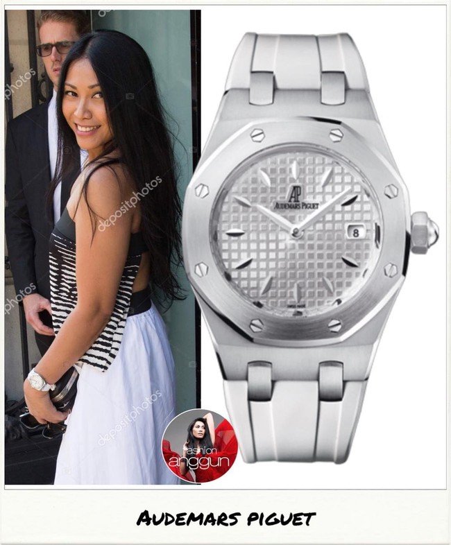 Akun Instagram @Fashion.Anggun, menampilkan foto-foto deretan koleksi jam tangan dan perhiasan mewah milik Anggun Cipta Sasmi, penyanyi yang ikut memeriahkan pembukan Asian Games 2018. Salah satunya jam tangan dari brand Audemars Piguet ini. Anggun terlihat memakai koleksi Audemars Piguet seri Royal Oak yang harganya mencapai US$ 71.100 atau sekitar Rp 1 miliar. (Foto: Instagram/@fashion.anggun)