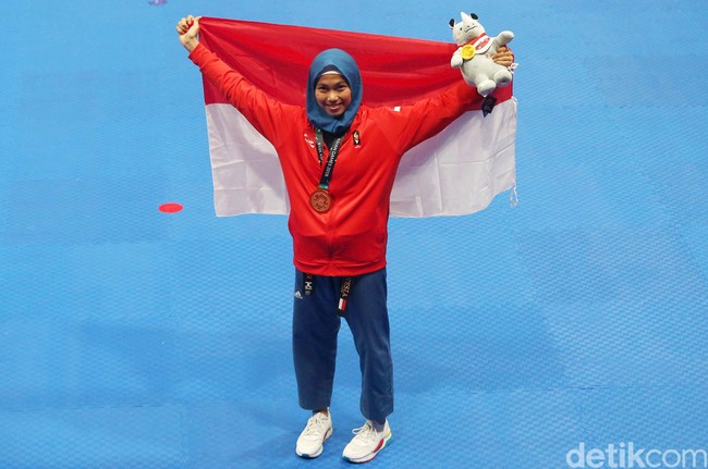 Dari sekian banyak peraih medali emas, beberapa di antaranya adalah atlet berhijab. Sebut saja Defia Rosmaniar dari cabang olahraga Taekwondo hingga Aries Susanti dari cabang olahraga panjat tebing. Foto: Grandyos Zafna