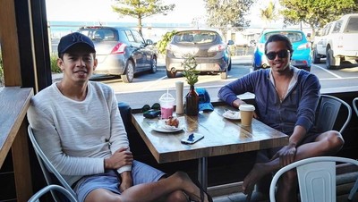Yuk, Lihat Pose Ngopi Siman Sudartawa, Atlet Renang Tercepat di SEA Games
