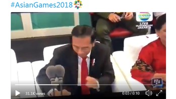 Jokowi jadi terlihat seperti joget mengikuti lagu milik BTS. Foto: Internet