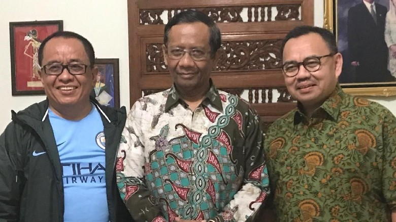 Ajakan Pindah Klub di Balik Pertemuan Mahfud Md-Sudirman Said Ajakan Pindah Klub di Balik Pertemuan Mahfud Md-Sudirman Said