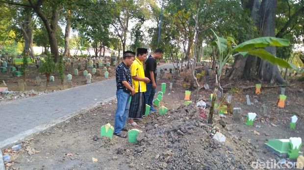 Salah satu korban tewas pesta miras dimakamkan/
