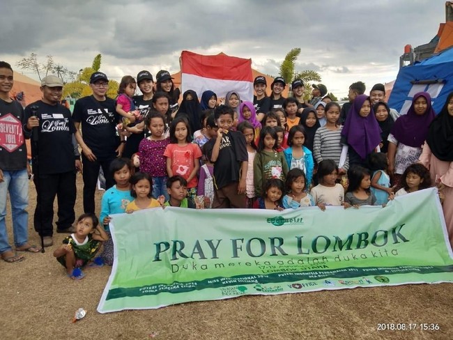 Bencana gempa yang melanda Lombok dan sebagian besar wilayah, Nusa Tenggara Barat (NTB), meninggalkan duka bagi masyarakat Indonesia, tanpa terkecuali para pemenang Puteri Indonesia. Mereka pun terjun langsung ke lapangan untuk menolong para korban. (Foto: Dok. Yayasan Puteri Indonesia)