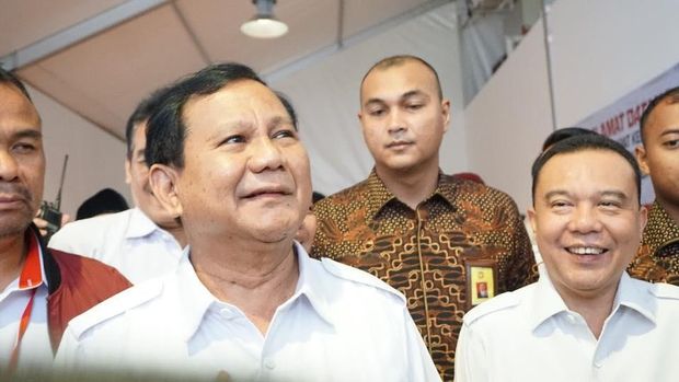 Cerita di Balik Foto Prabowo Elus Anak Sapi New Zealand