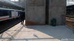 Penampakan Tiang Beton di Stasiun Manggarai Dikeluhkan Pengguna KRL