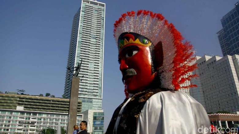 Ondel-ondel hingga Upin-Ipin Meriahkan CFD di Bundaran HI Berbagai cara dilakukan warga untuk menghabiskan libur panjang. Salah satunya dengan mengikuti kegiatan car free day di Bundaran HI, Jakarta.