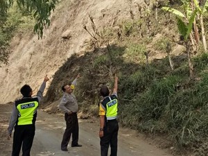 Tebing Gunung Abang di Bali Longsor Akibat Gempa, Tak Ada Korban