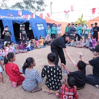 Begini aksi para jawara Puteri Indonesia dan relawan saat menghibur anak-anak korban gempa Lombok dengan permainan. (Foto: Dok. Yayasan Puteri Indonesia)