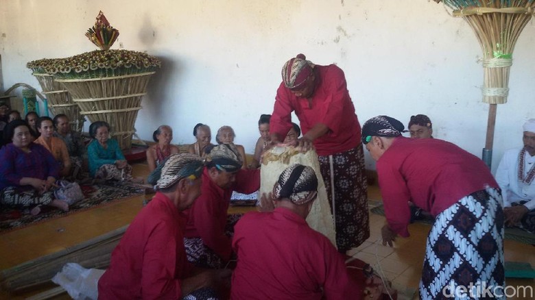 Jelang Gerebeg Besar, Keraton Yogya Gelar Tradisi Tumplak Wajik Jelang Gerebeg Besar, Keraton Yogya Gelar Tradisi Tumplak Wajik