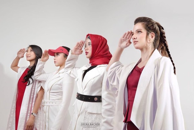 Chacha Frederica sudah lebih dulu mengunggah foto bertema kemerdekaan. Ia memakai coat berwarna putih dengan belt hitam menyerupai busana Taekwondo. Tak lupa ia memakai hijab berwarna merah. Foto-fotonya ini pun dibuat dalam rangka menyambut Asian Games 2018. (Foto: Instagram)
