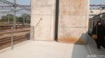 Penampakan Tiang Beton di Stasiun Manggarai Dikeluhkan Pengguna KRL