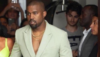 Foto: Gaya Kanye West Pakai Sendal saat Kondangan, Yay or Nay?