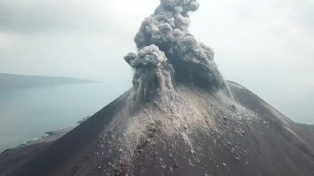 Gunung Anak Krakatau Erupsi Lagi, Tinggi Kolom Abu 1.610 M