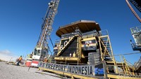 Inilah truk tambang legendaris Freeport yang memiliki ukuran raksasa. Pada masa jayanya, ia bakal terlihat hilir mudik di area Grasberg. Namun saat ini, truk tersebut berukuran lebih kecil.