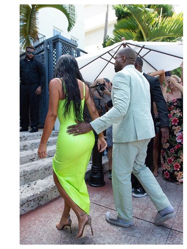 Kim Kardashian Mengaku Sering Menangis karena Punya Bokong Besar