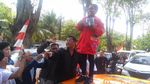 Gaya Joni Pemanjat Tiang Pegang Duit dari Hotman di Lamborghini