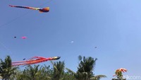 Event yang tiap tahun diadakan ini diikuti banyak peserta yang sudah berpengalaman mengikuti berbagai Festival Layang-layang baik di dalam maupun luar negeri (Ibnu Munsir/detikTravel)