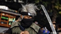 Namun, yang menarik perhatian dalam Car Free Day adalah berbagai penampilan unik cosplayer yang mengajak para pengunjung Car Free Day untuk foto bersama.