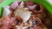 Yang ini sroto ayam pakai ketupat. Waduh enak banget ya. Foto : Instagram @anjaryah