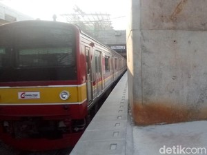 Seorang Pria Tewas Tertabrak KRL di Poltangan Jaksel