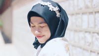 Foto: Di balik posenya yang imut ini, Defia ternyata jago Taekwondo lho! (Instagram/@defiarosmaniar)