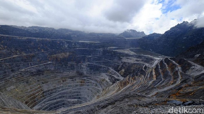 Tambang terbuka Grasberg yang dikelola PT Freeport Indonesia (PTFI) diperkirakan bakal ditutup akhir tahun 2018. Begini kondisinya saat ini.