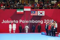 Jaket Jokowi di Perbatasan Malaysia-Indonesia Bikin Salfok Netizen