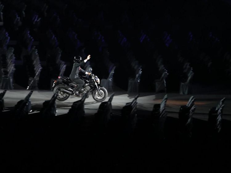 Kocaknya Meme Aksi Moge dan Joget Dayung Presiden Jokowi