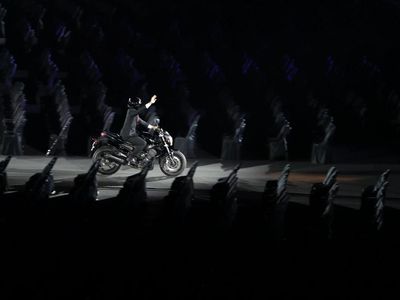 Kocaknya Meme Aksi Moge dan Joget Dayung Presiden Jokowi