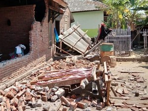 Dampak Gempa 6,5 SR: Masjid Rusak, Longsor di Kaki Rinjani